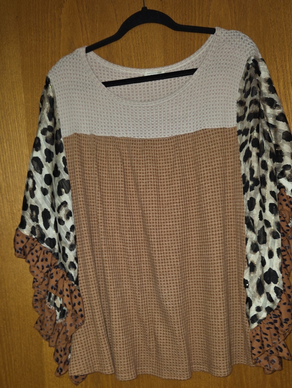 Colorblock Waffle Tunic with Leopard-Sleeve Detail - Cream & Tan
